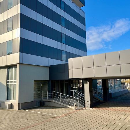 Hotel Monogram Park Ruma Exteriör bild