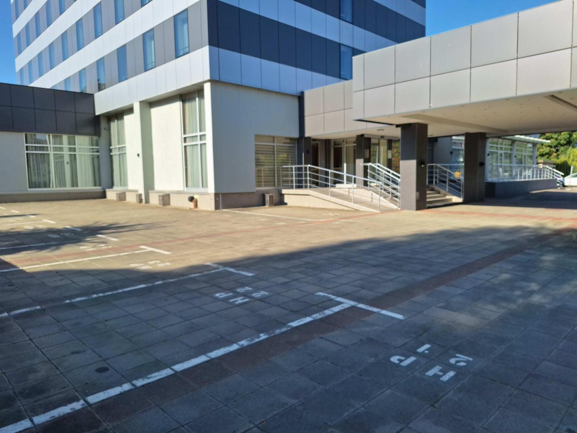 Hotel Monogram Park Ruma Exteriör bild