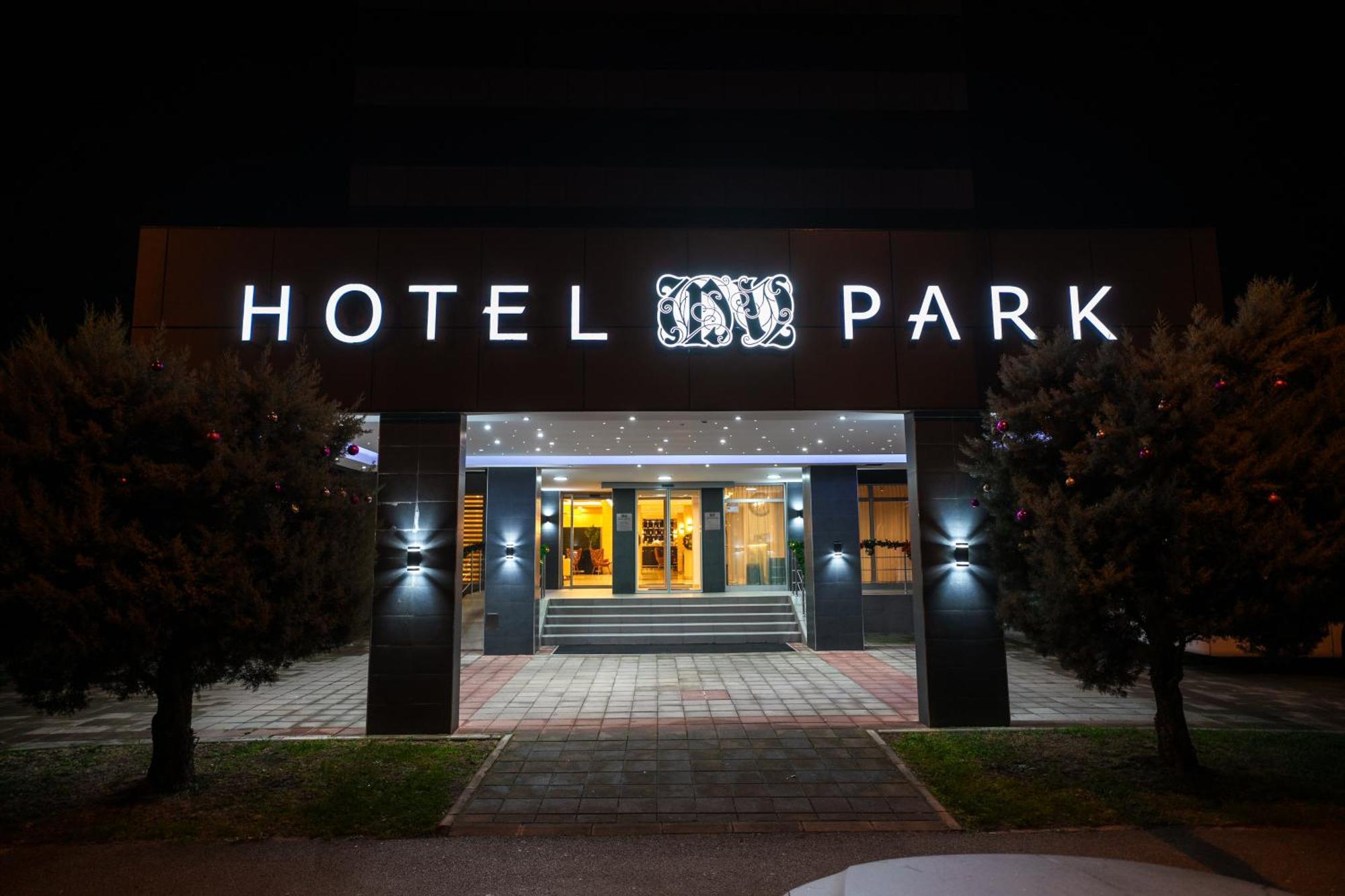 Hotel Monogram Park Ruma Exteriör bild