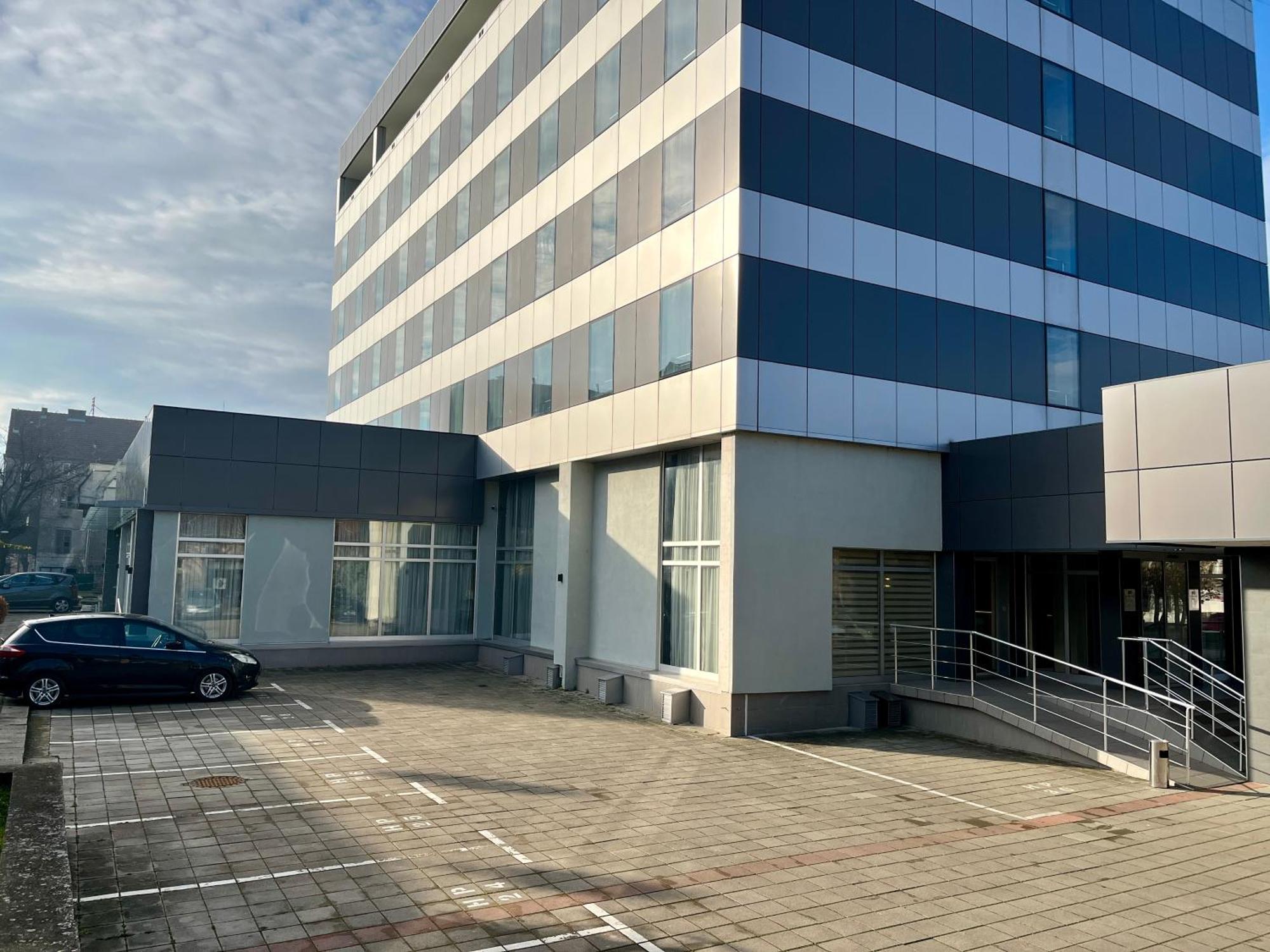 Hotel Monogram Park Ruma Exteriör bild